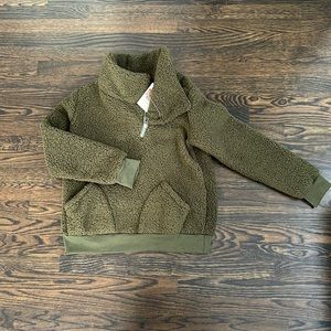 Kinundo on Amazon fleece Sherpa pullover with pockets. Size small. New with tags